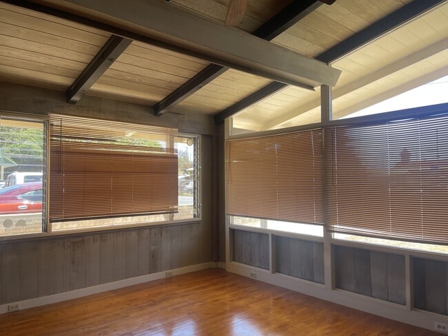 Building Photo - 1828 Kaohu St