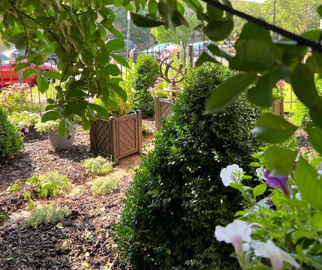 Photo - 721 12th St SE