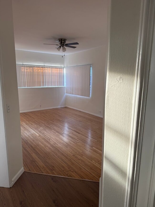 Photo - 3787 1/2-3789 W 9th St Unidad 3787