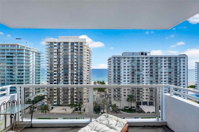 Building Photo - 5700 Collins Ave Unit 15A