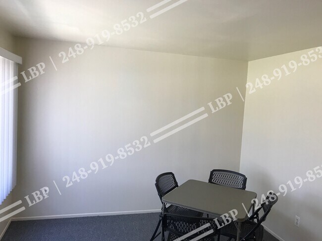 Photo - 5925 Inkster Rd