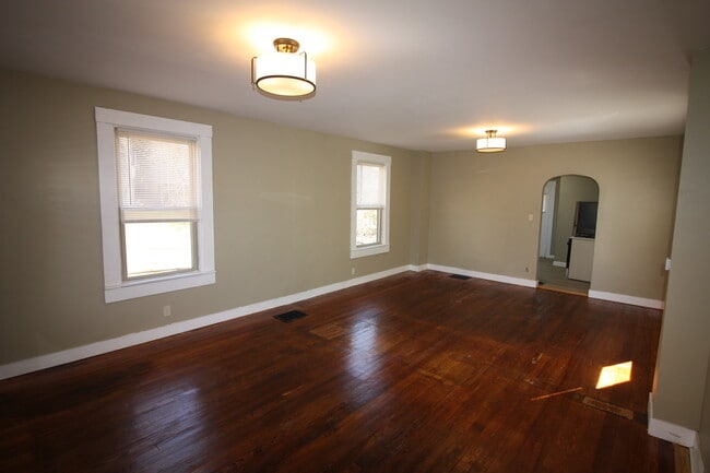 Photo - 2119 Feldman Ave