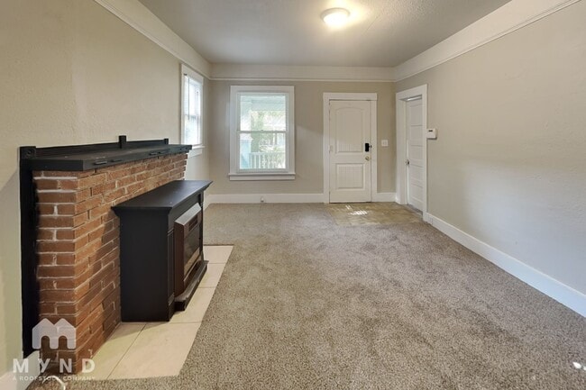Photo - 2963 Spencer St