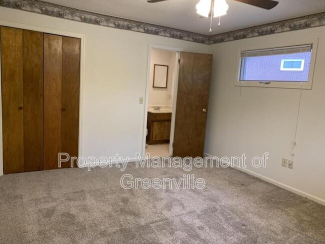 Photo - 105 Sellwood Cir