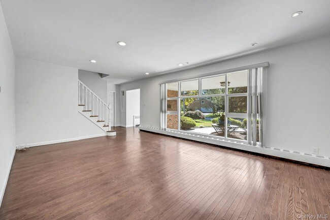 13 Colonial Rd
