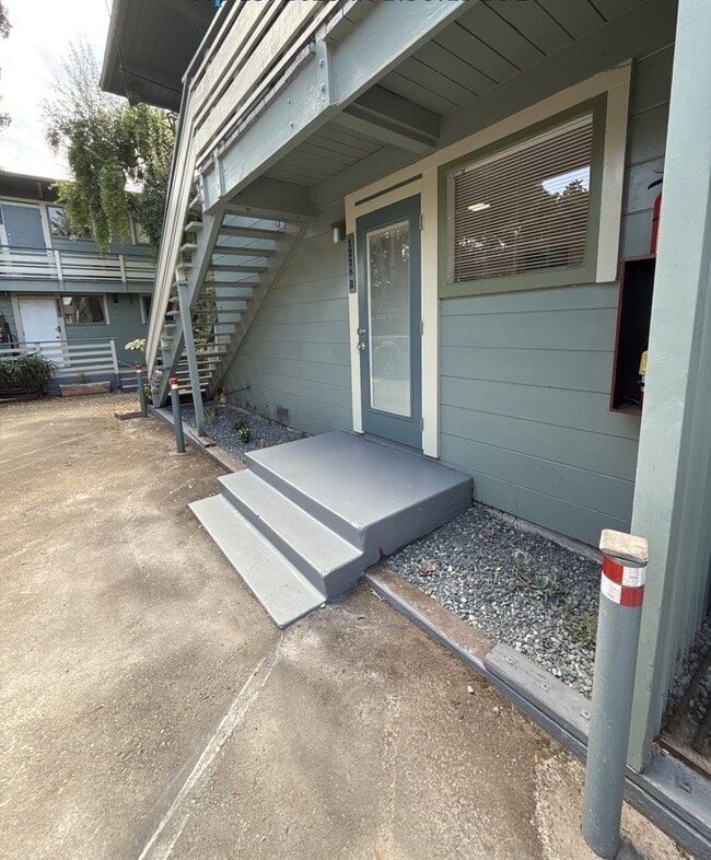 Photo - Updated ground-floor 1-bed 1-bath garden apartment in a gated property near N Berkeley BART Unidad 1228 B