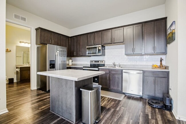 Photo - 8601 West Gate Blvd Unidad #4104