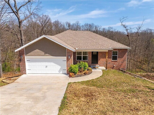 Building Photo - Charming Furnished 3-Bedroom 2 Bath Home i...