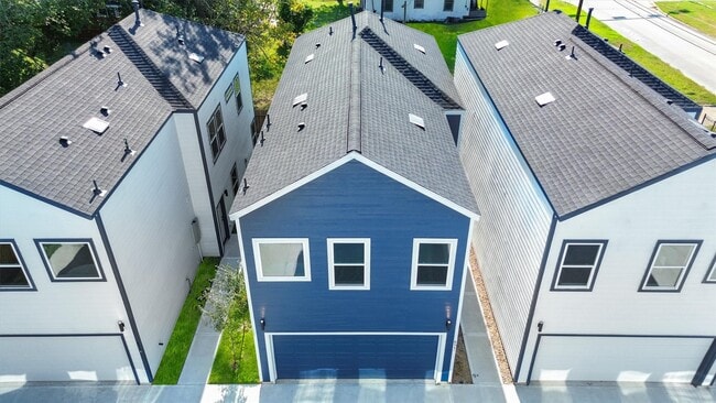 Building Photo - 855 S Victory Dr Rental