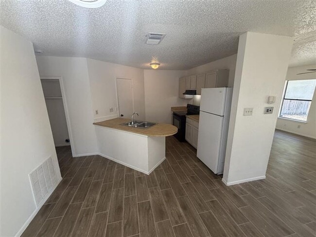 Photo - 9631 Bratton Dr