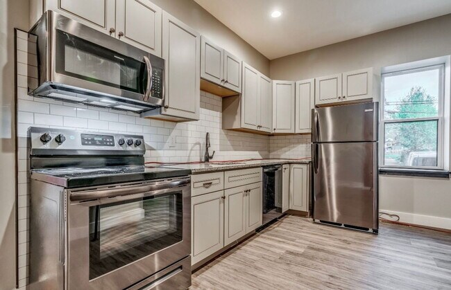 Building Photo - 122 N Evaline St Unit 1