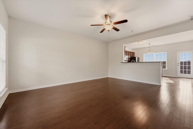 Photo - 2050 Hemlock Dr