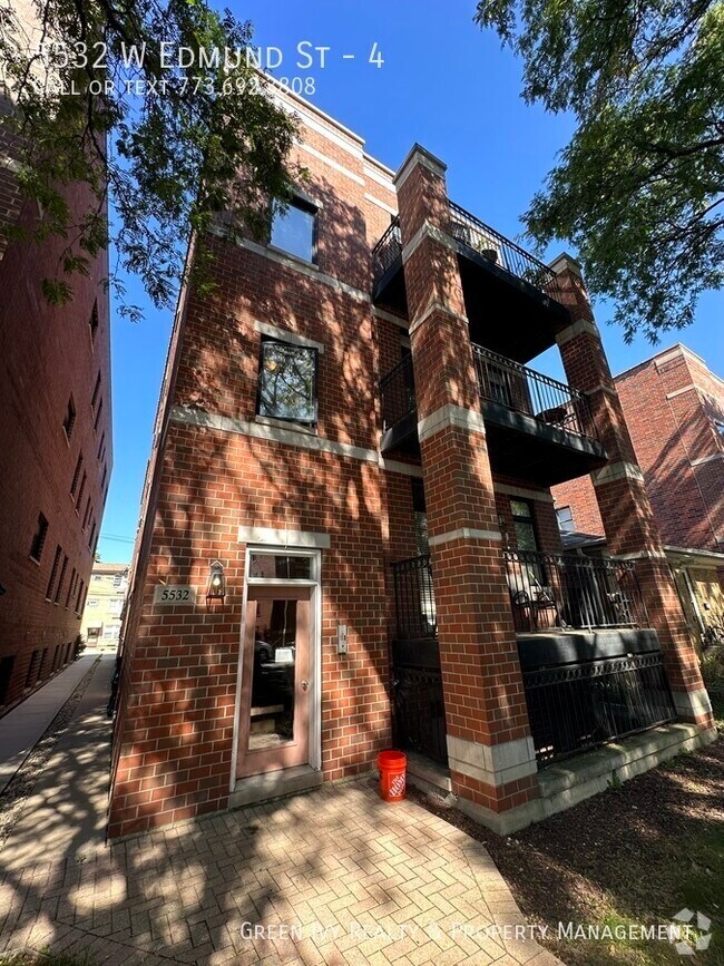 Building Photo - Quiet, Cozy Townhome in Jefferson Park,  2...