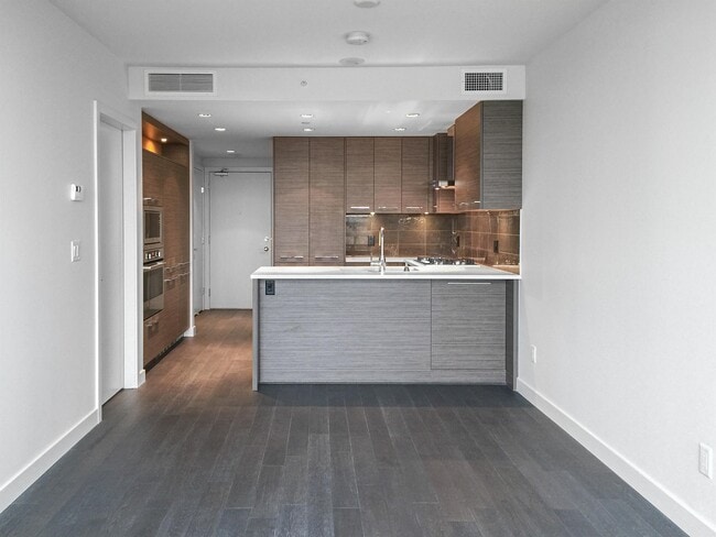 Photo - 7488-7488 Lansdowne Rd