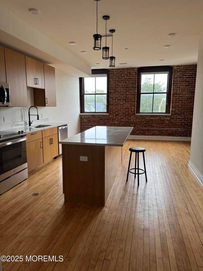 Building Photo - 179 Chelsea Ave Unit 308 Rental