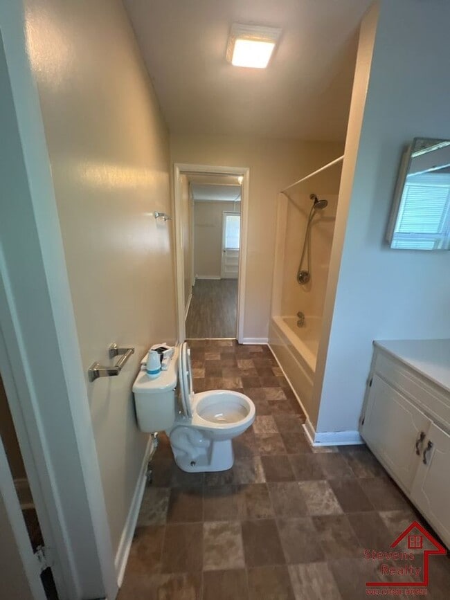 Photo - 3236 Hwy 70 E