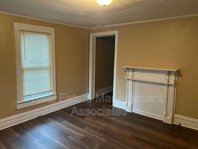 Photo - 840 Friedman St