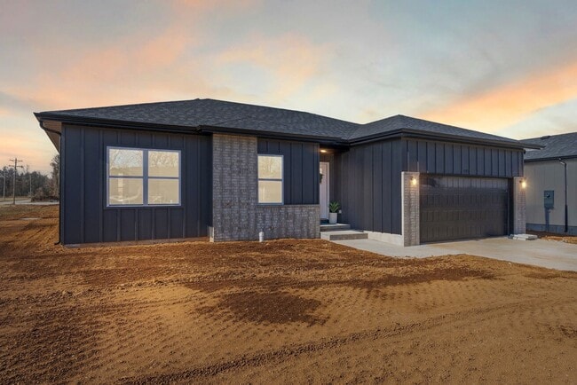 Building Photo - 1455 S Shayla Ave
