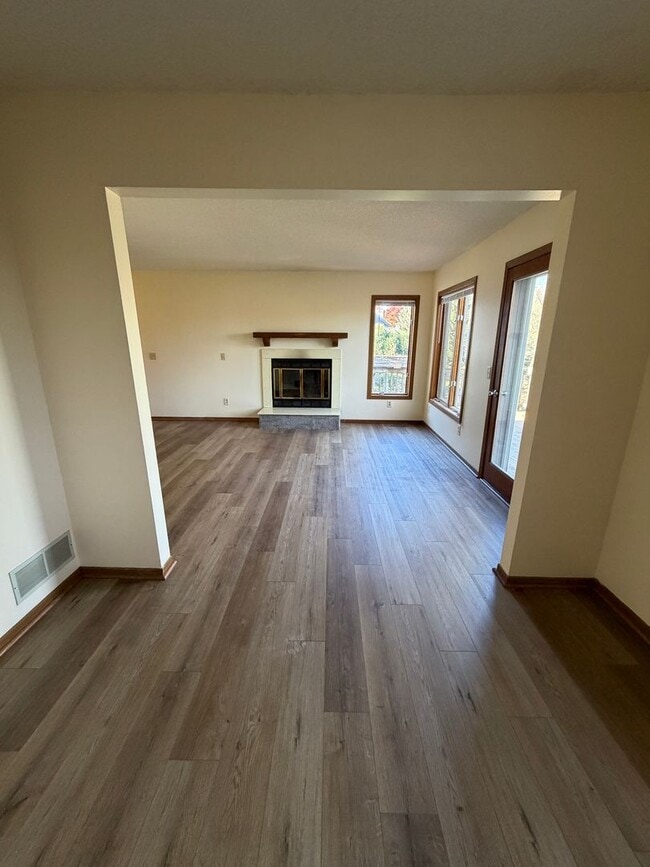 Photo - Great Eagan location-*3Bed*2.5Bath Freshly painted and new flooring throughout.