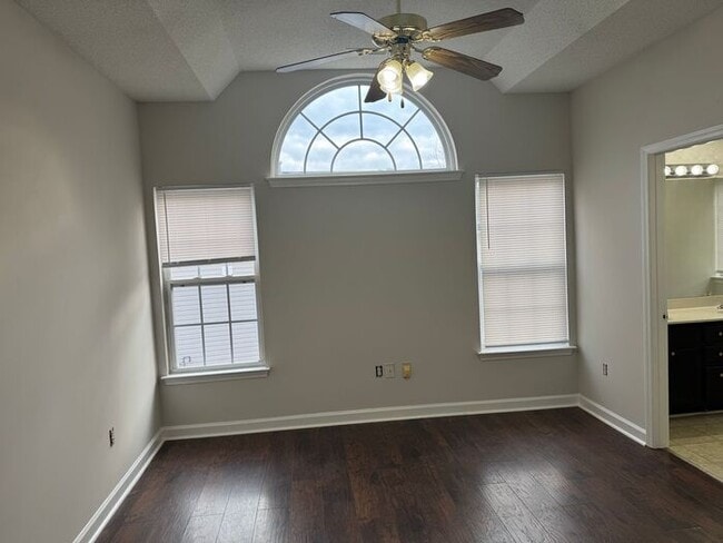 Photo - Great 3 bedroom with garage!