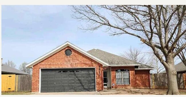 Building Photo - 6813 NW Crestwood Dr