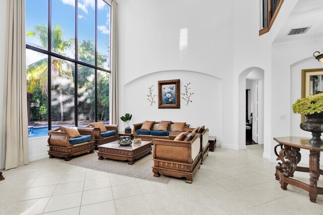 Photo - 10703 Versailles Blvd