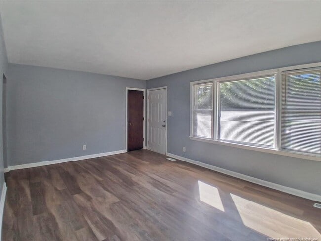 Photo - 1086 Essex Pl