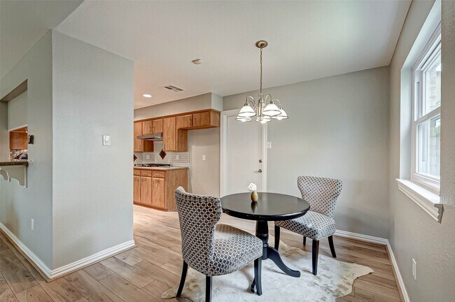 Photo - 5806 Chrystell Ln
