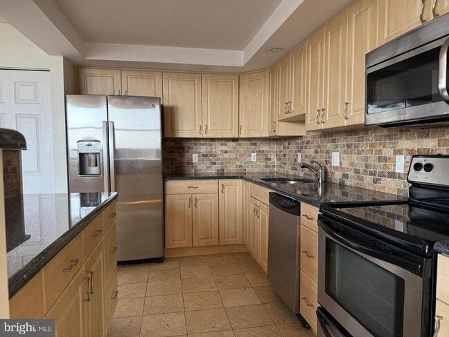 Building Photo - 200-10 Lombard St Unit 723 Rental