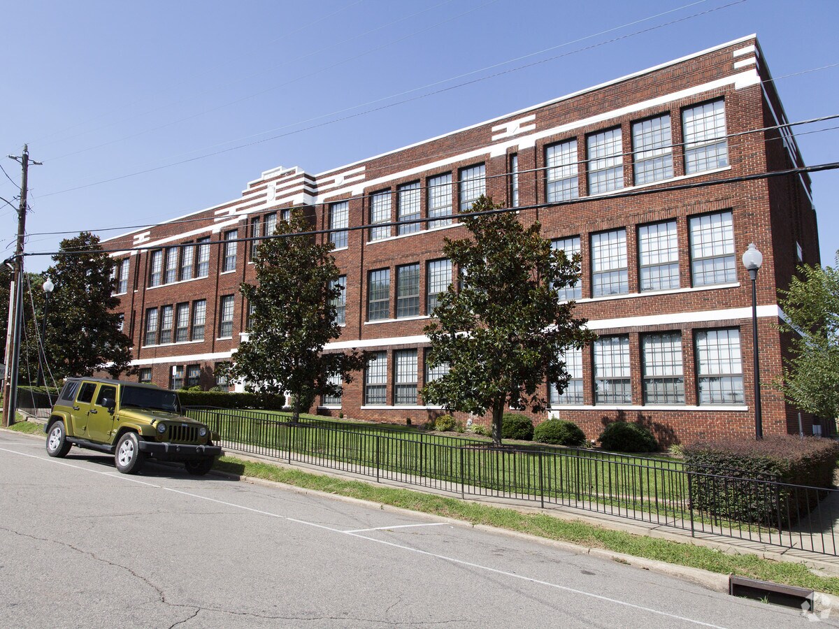 Photo - Braxton Manor