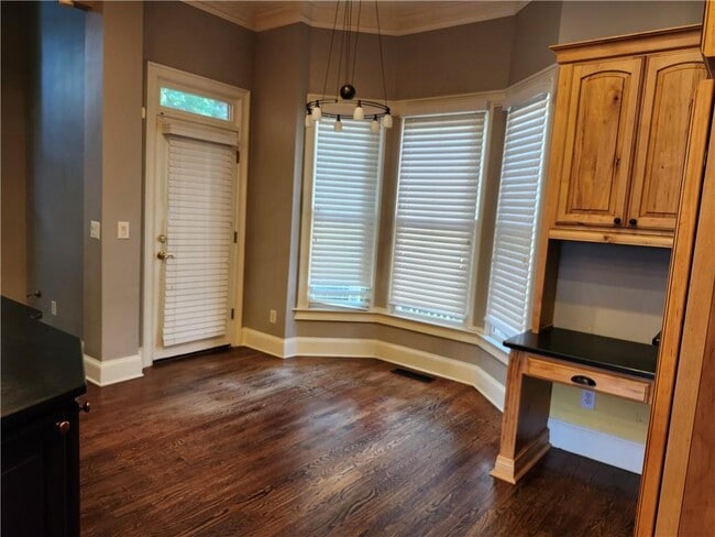 Photo - 2456 Tyne Terrace SE