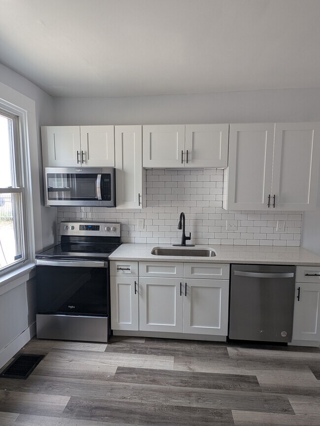 Photo - 542 W Town St