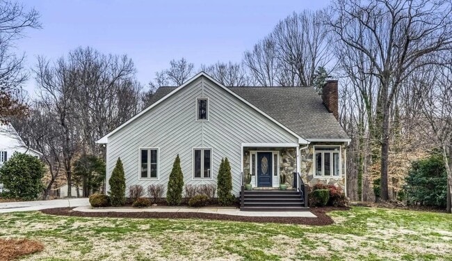 Building Photo - 120 Tall Oak Dr