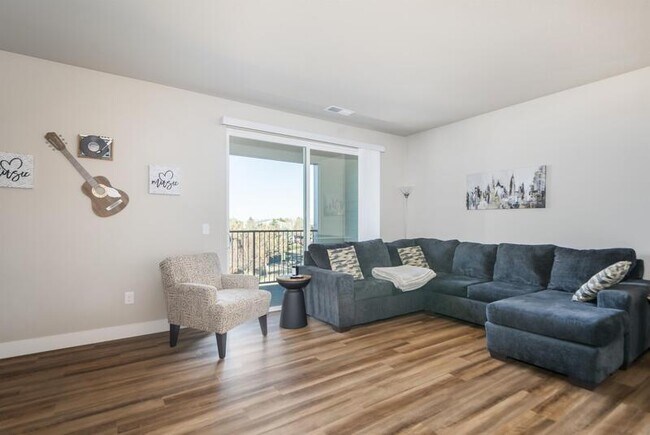 Photo - 981 S Sable Blvd