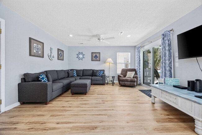 Building Photo - 111B S Yaupon Dr Rental