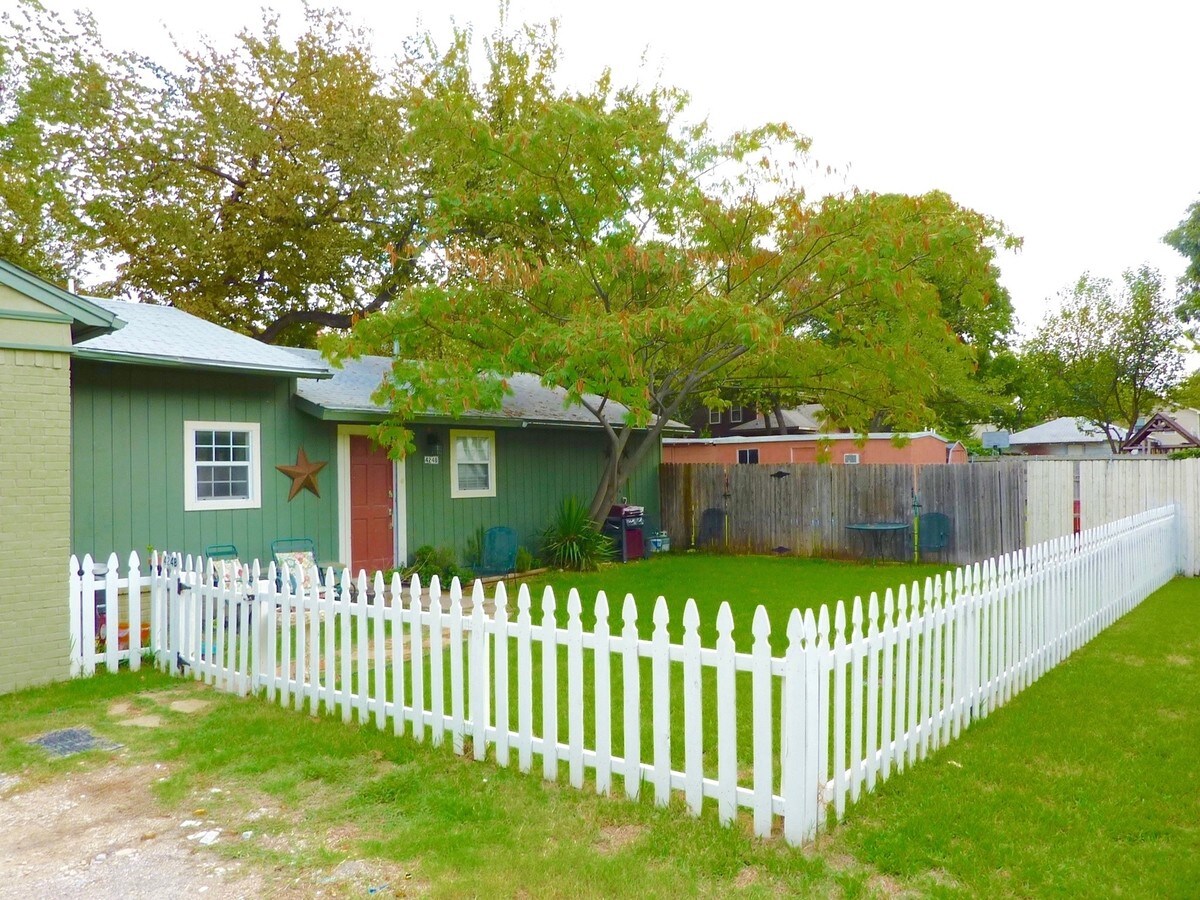 Photo - 422-424 E Worth St