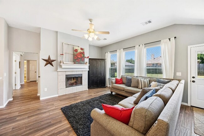 Photo - 205 N Bending Oak Ln