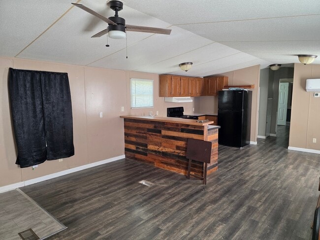 Photo - 2199 Bandy Rd