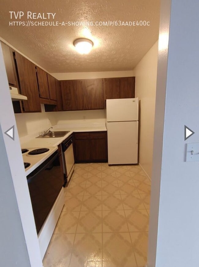 Photo - 1454 W River Rd N