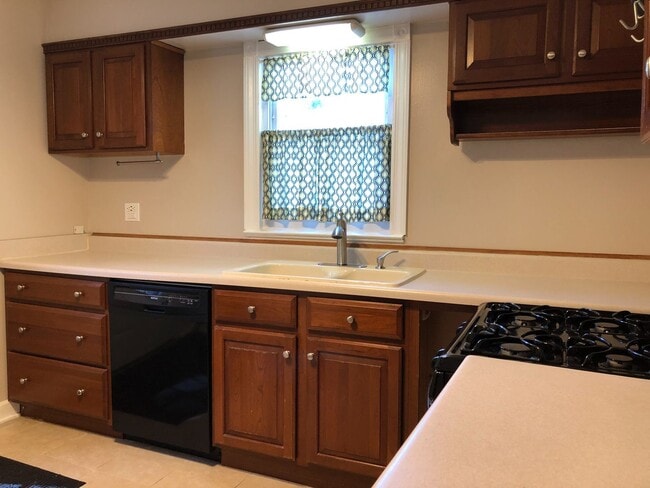 Photo - Well Maintained 3Bed/2Bath Single Family HUGE Backyard!