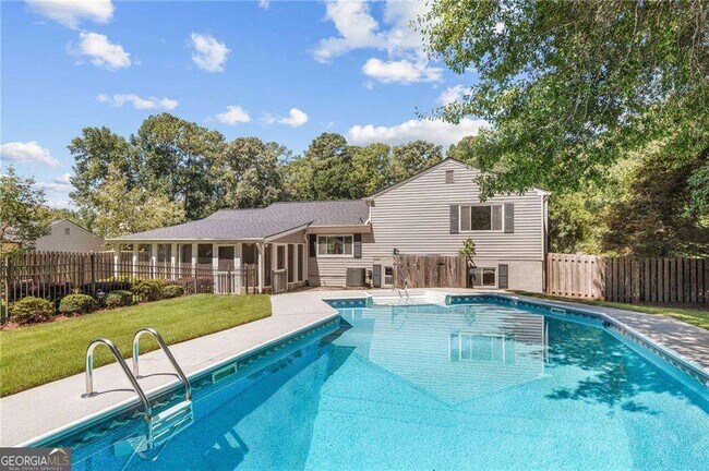 Photo - 472 Barnsdale Dr