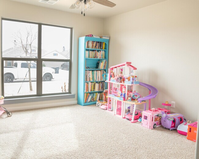 Photo - 6814 57th St