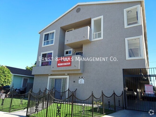 Building Photo - Lovely 2 Bedroom 2 Bath Condo Styled Apart... Unit #204