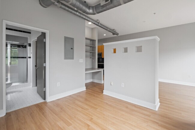Photo - 514 W 10th St