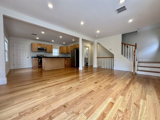 Photo - 18 Plainfield St Apartments Unit 1