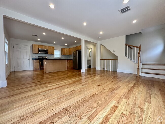 Building Photo - 18 Plainfield St Unit 1 Rental