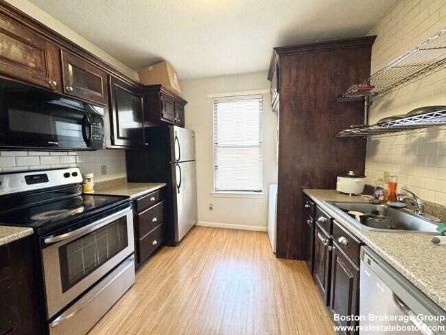 Photo - 1578 Tremont St