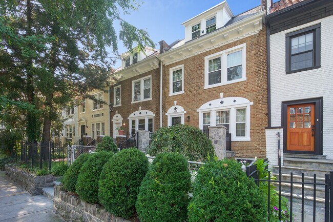 Photo - 1452 Spring Rd NW