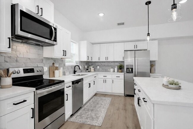 Photo - 8021 Birmingham St