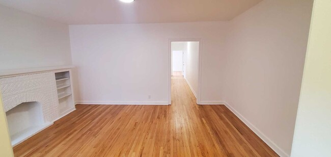 Building Photo - 6334 N Talman Ave Unit 3S Rental
